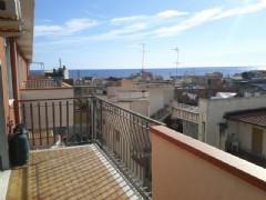 Luminoso trivani vista mare